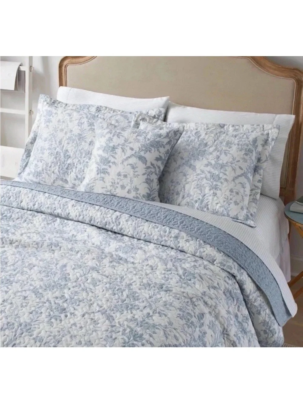 Elegant 4-Piece King Blue Amberley Floral Quilt Set Reversible Bonus ThrowPillow